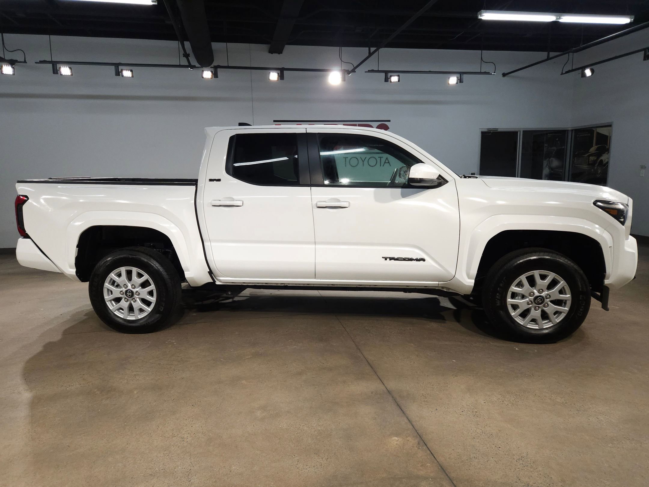 Certified 2026 Toyota Tacoma SR5 AWD/4WD image 8