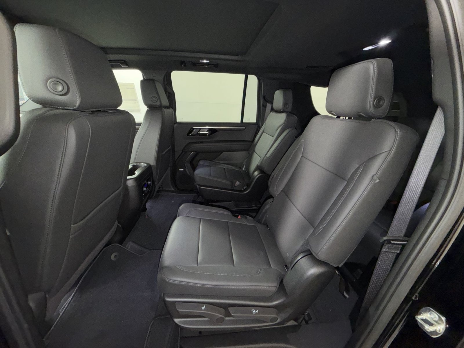 New 2026 Chevrolet Suburban LT w/ Advanced Technology Package AWD/4WD image 25