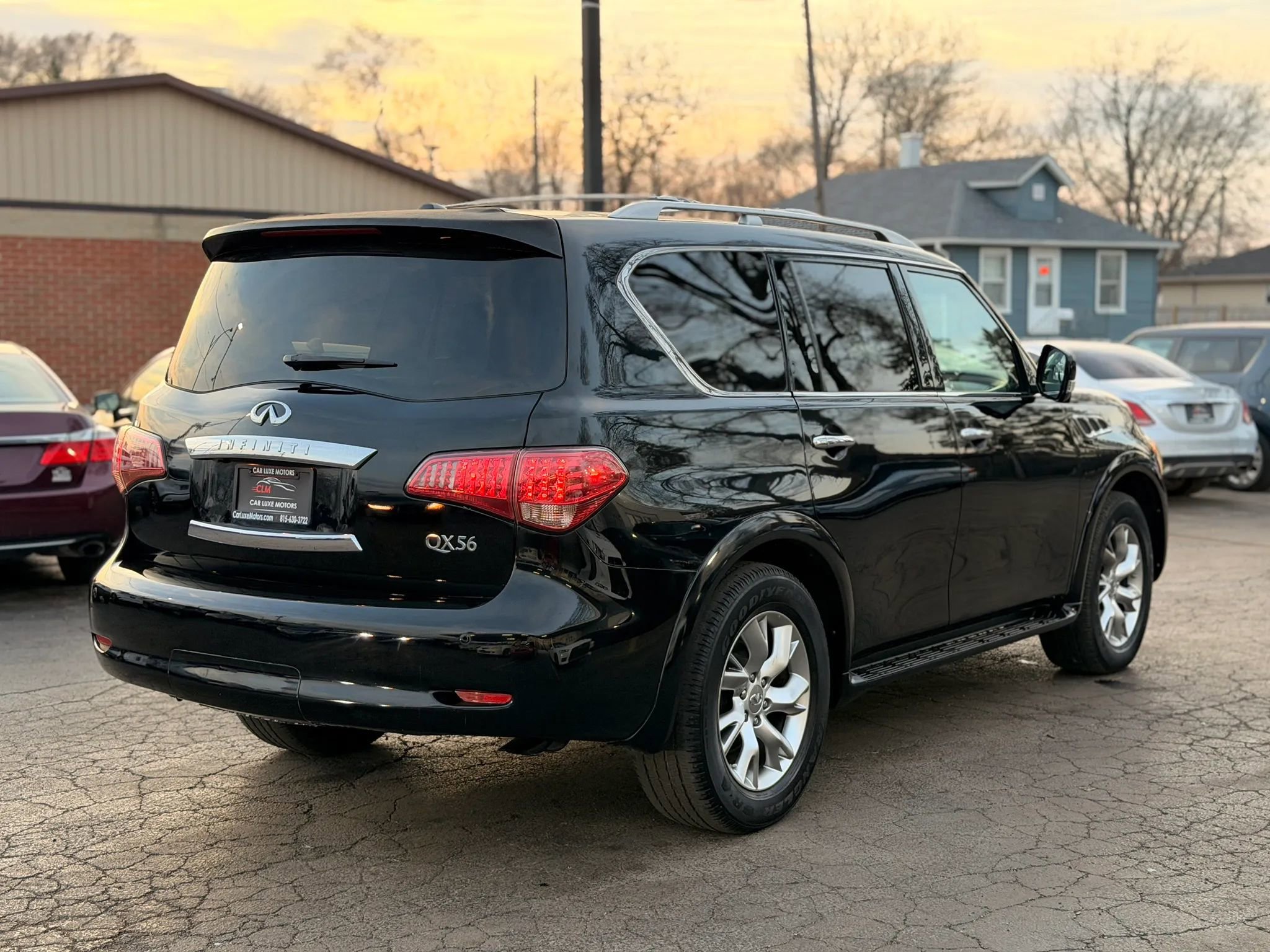 Used 2011 INFINITI QX56 4WD w/ Theater Pkg image 4