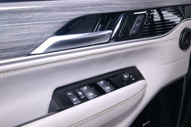 Used 2023 Jeep Wagoneer Series III w/ Premium Group I image 10