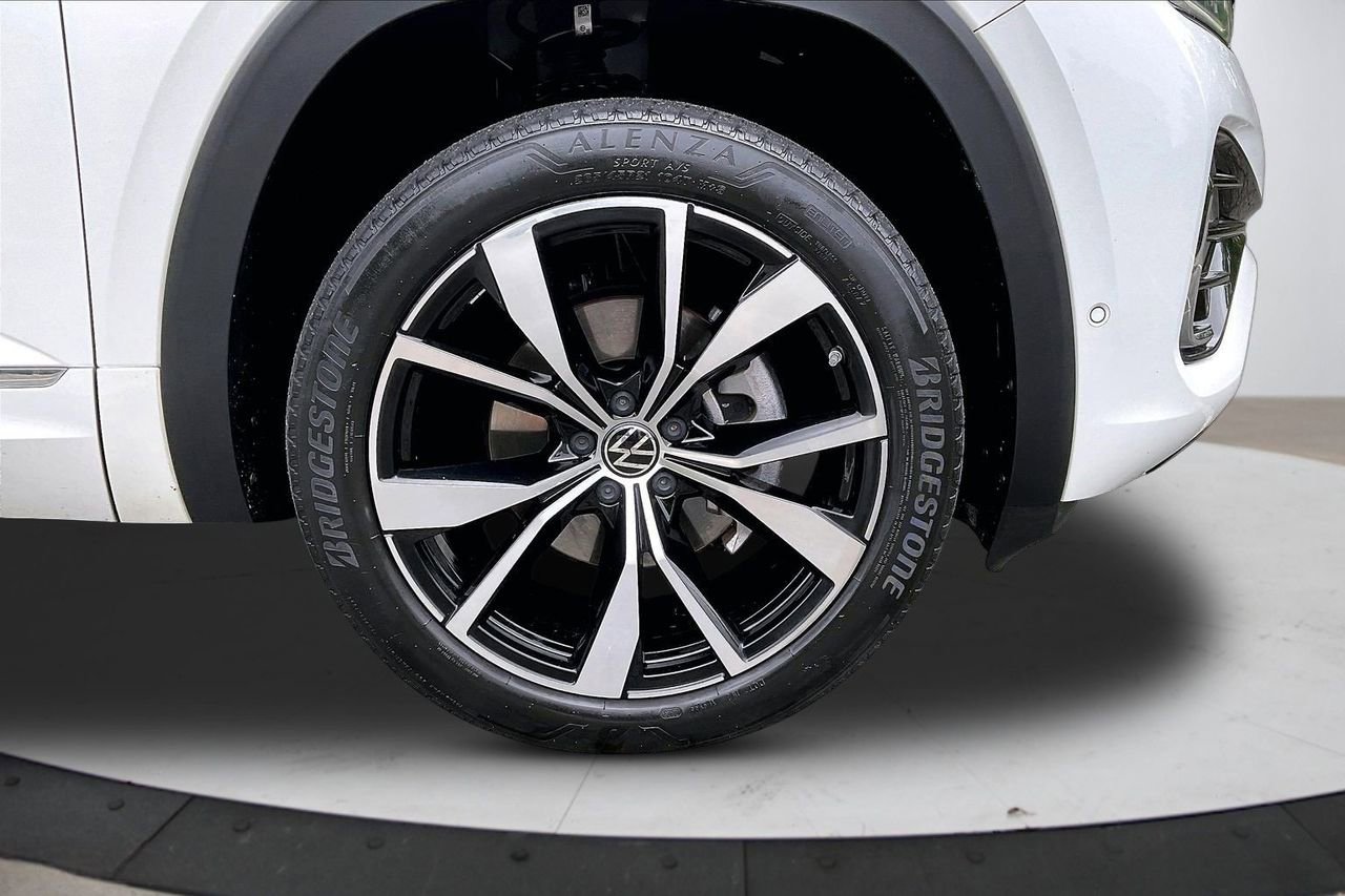 Used 2024 Volkswagen Atlas SEL Premium R-Line AWD/4WD image 37