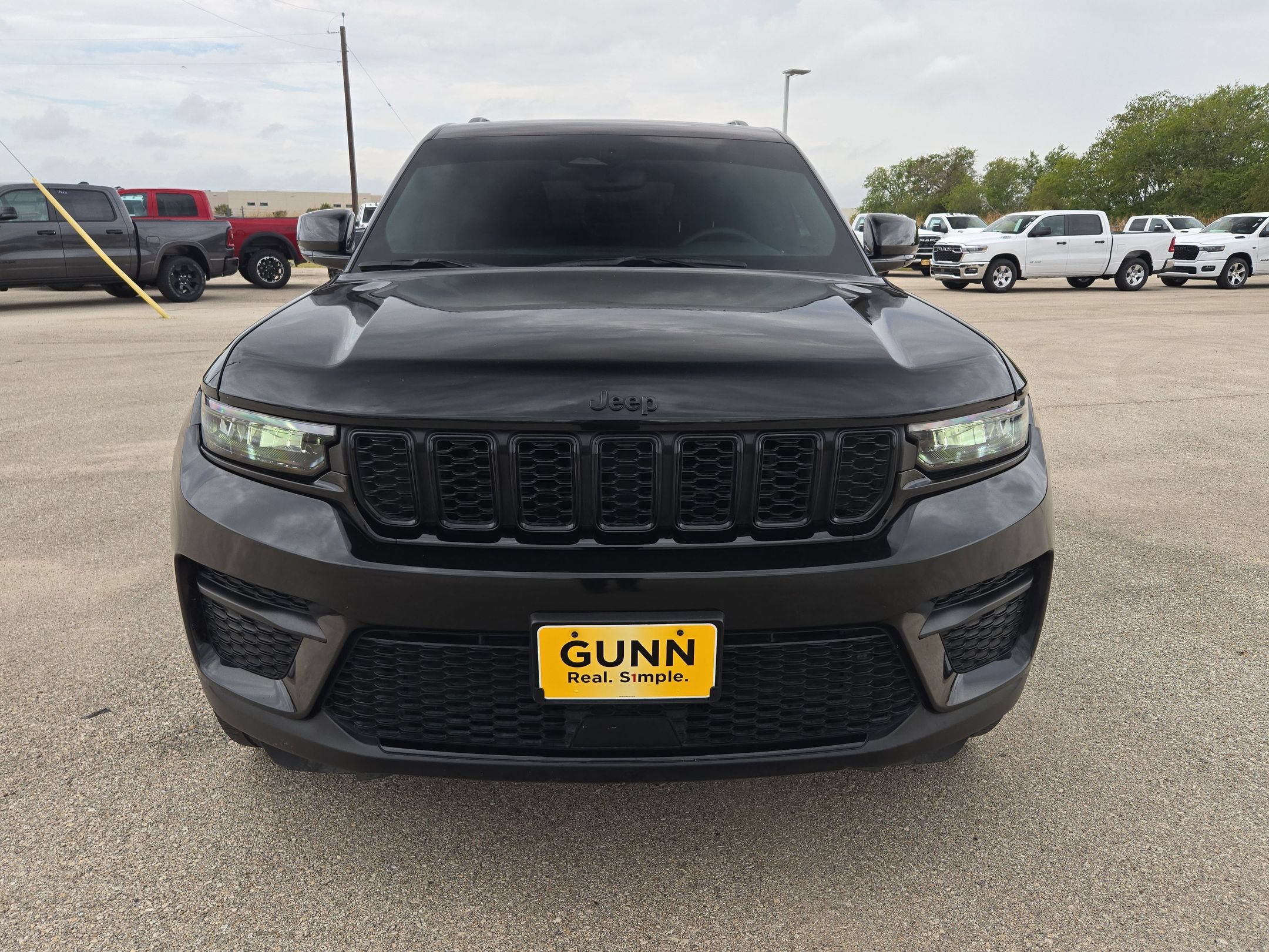 Used 2023 Jeep Grand Cherokee Altitude AWD/4WD image 8
