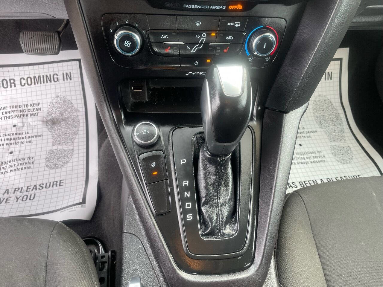 Used 2015 Ford Focus SE w/ SE Sport Package image 24