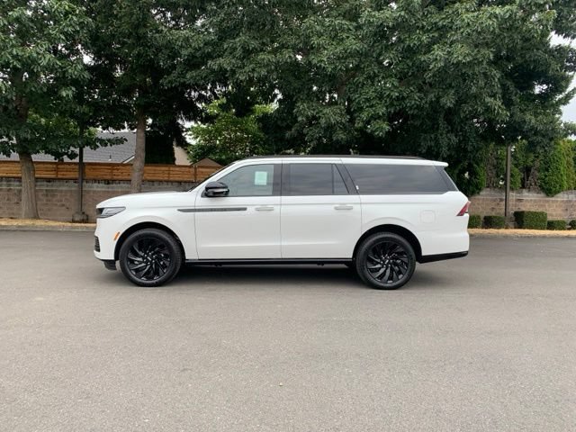 New 2027 Lincoln Navigator L Reserve w/ Jet Appearance Package AWD/4WD image 2