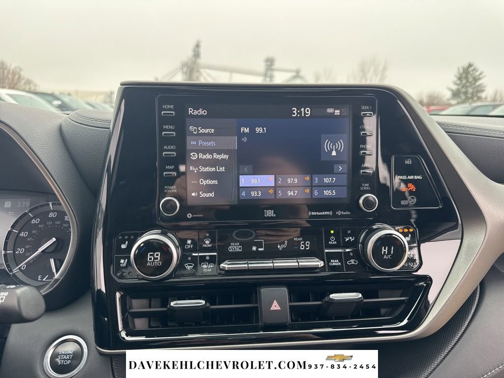 Used 2020 Toyota Highlander Limited image 16