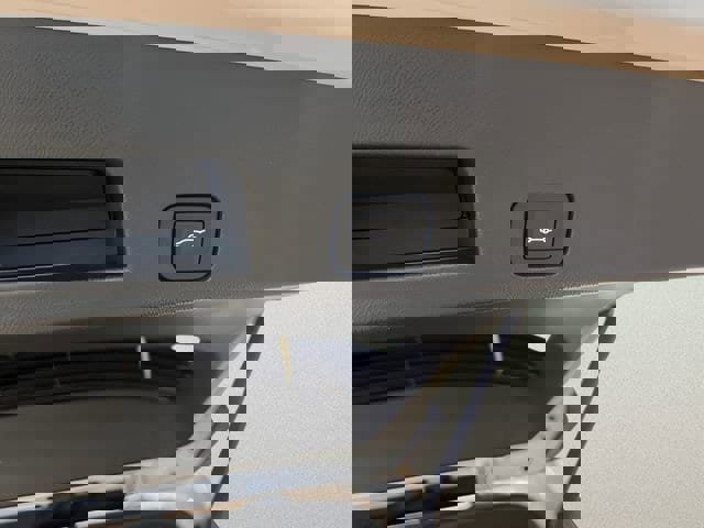 Used 2025 Chevrolet Traverse LT image 11