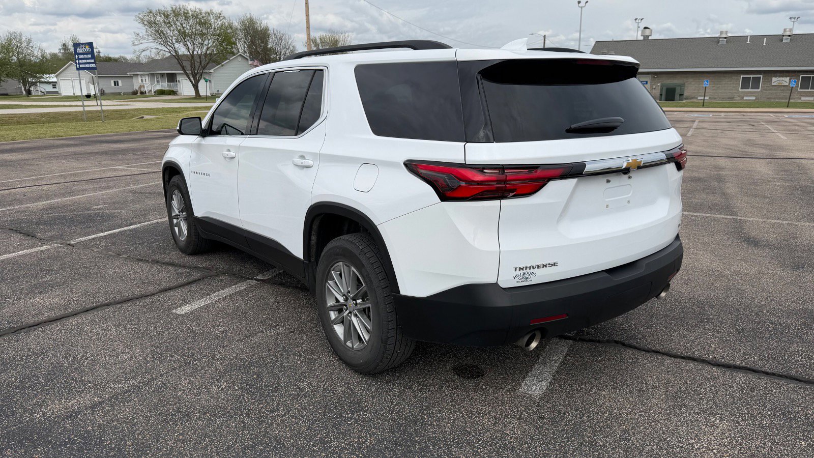 Used 2023 Chevrolet Traverse LT FWD image 11