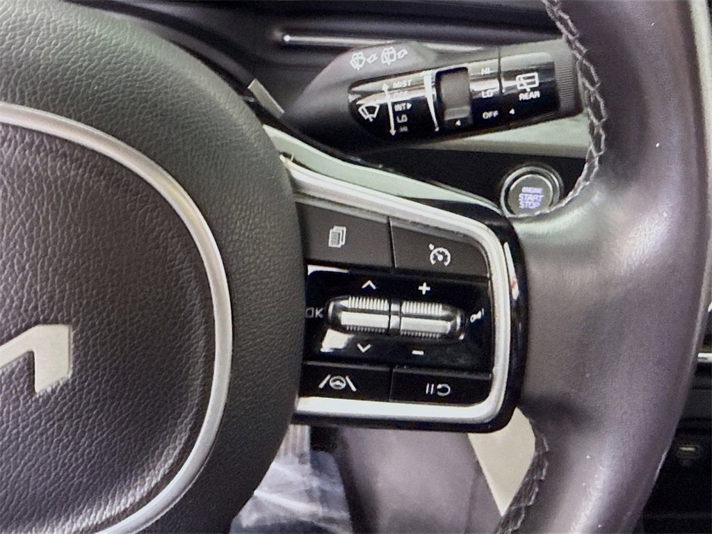 Used 2023 Kia Carnival LX image 22