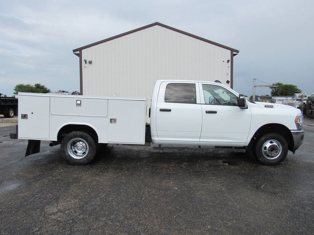 Used 2024 RAM 3500 Tradesman w/ Chrome Appearance Group AWD/4WD image 2