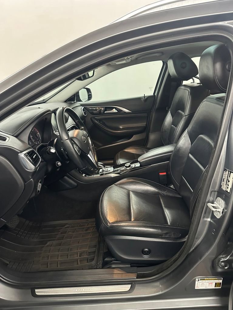 Used 2017 INFINITI QX30 Premium w/ Navigation Package image 11