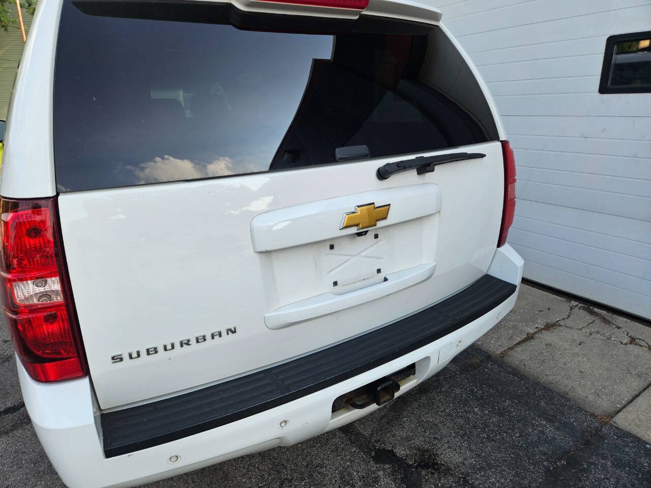 Used 2014 Chevrolet Suburban LS AWD/4WD image 2