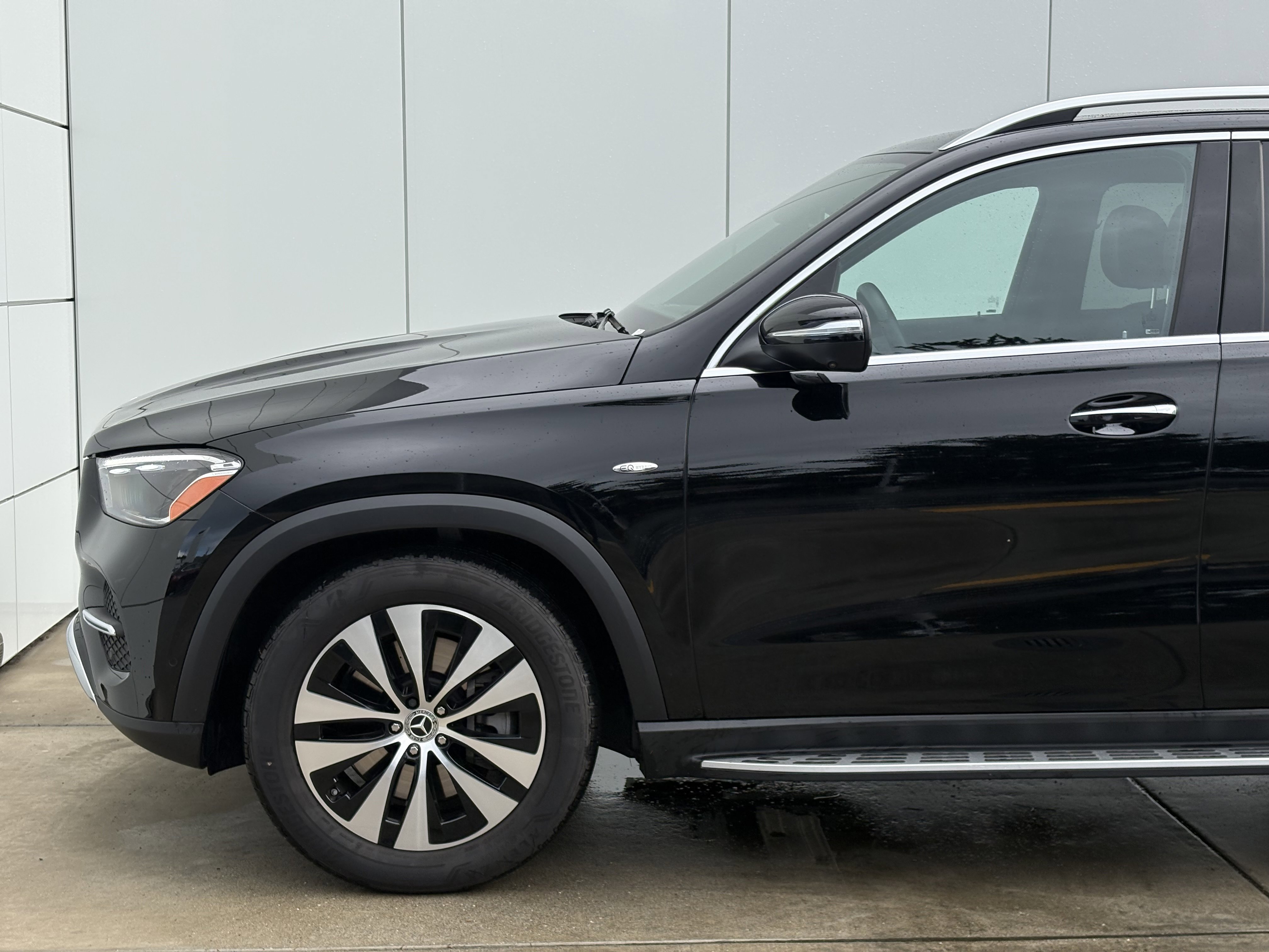 Used 2025 Mercedes-Benz GLE 450e 4MATIC image 5