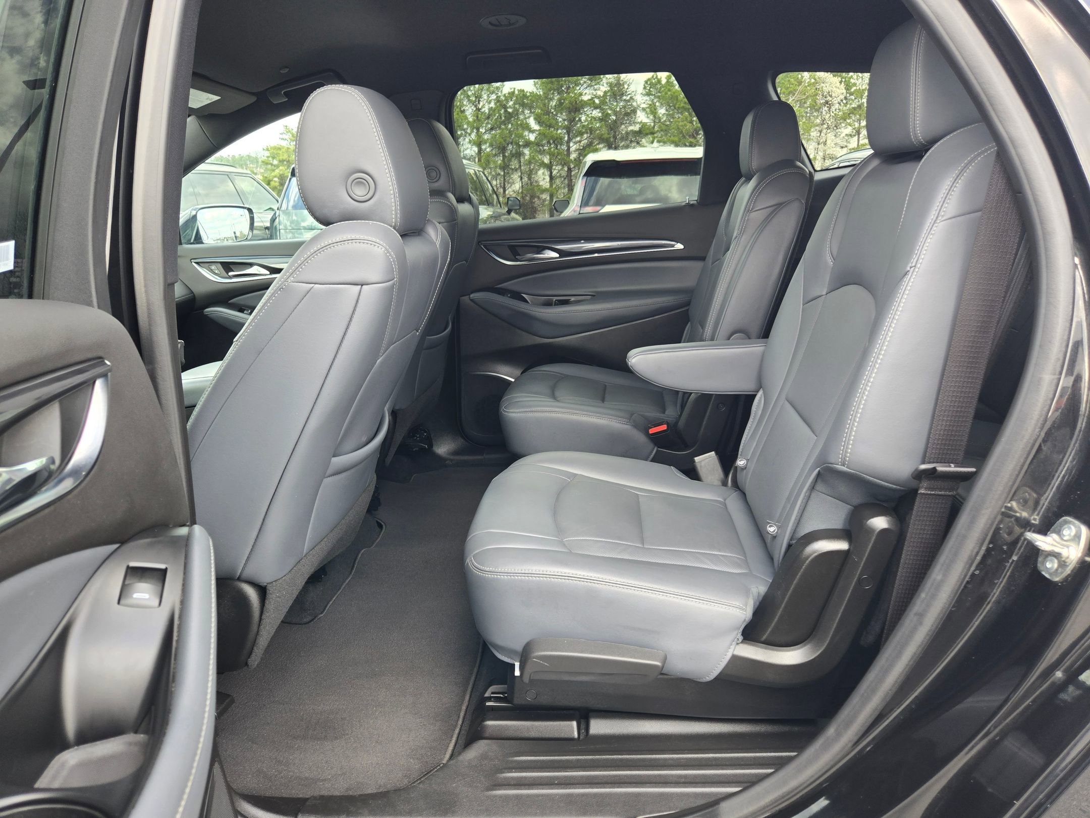 Used 2024 Buick Enclave Premium image 32