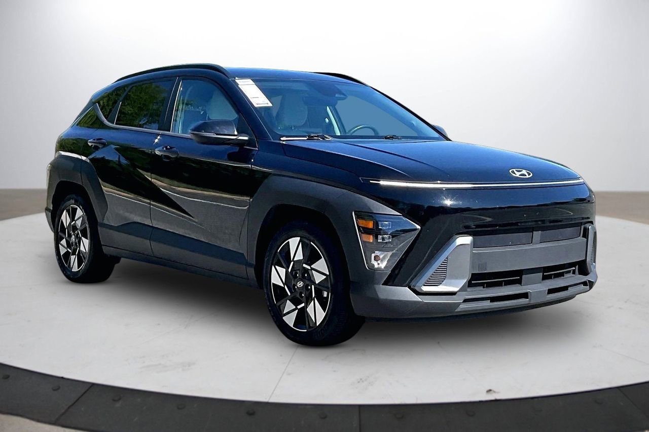 Used 2024 Hyundai Kona SEL FWD image 2