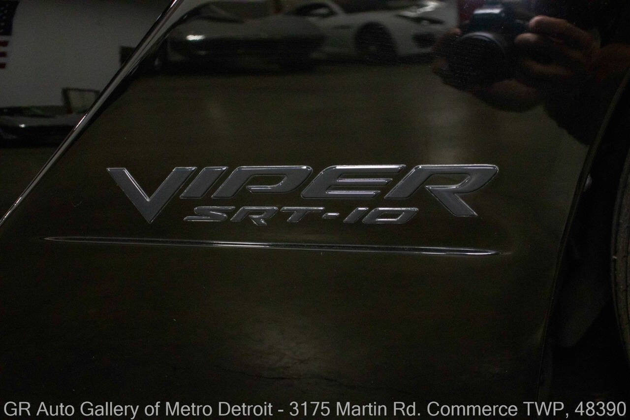 Used 2004 Dodge Viper SRT-10 RWD image 28