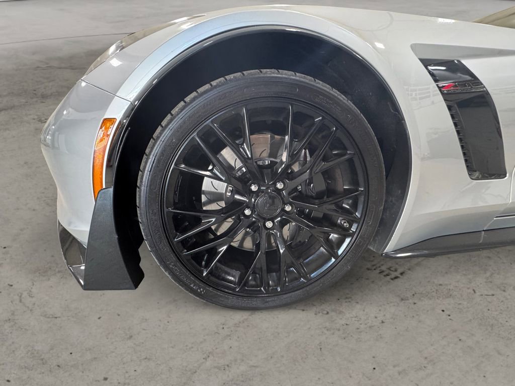 Used 2015 Chevrolet Corvette Z06 w/ 3LZ Preferred Equipment Group RWD image 14