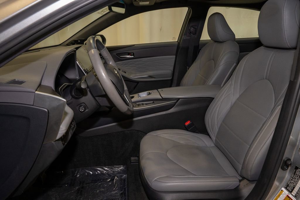 Used 2019 Toyota Avalon Limited image 11