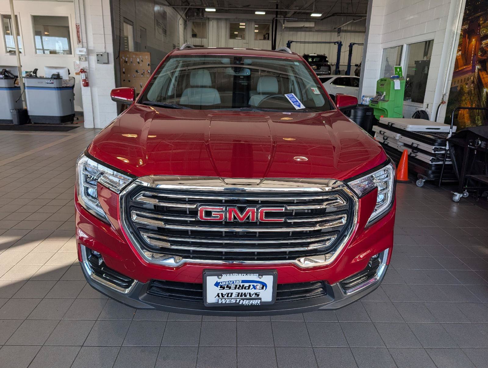 Used 2023 GMC Terrain SLT AWD/4WD image 2