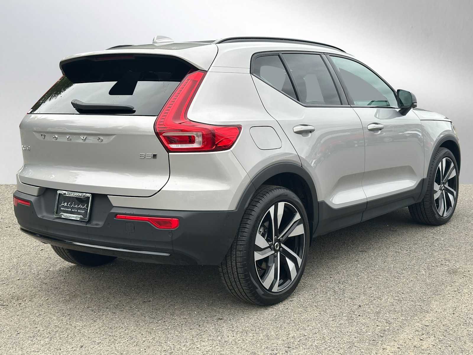 Used 2025 Volvo XC40 B5 Plus w/ Climate Package image 3
