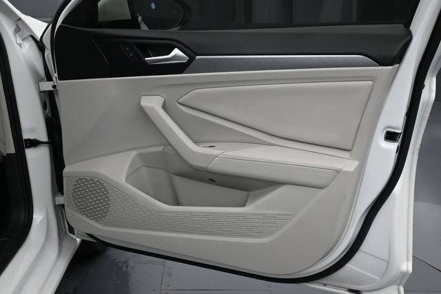 Used 2024 Volkswagen Jetta SE FWD image 11
