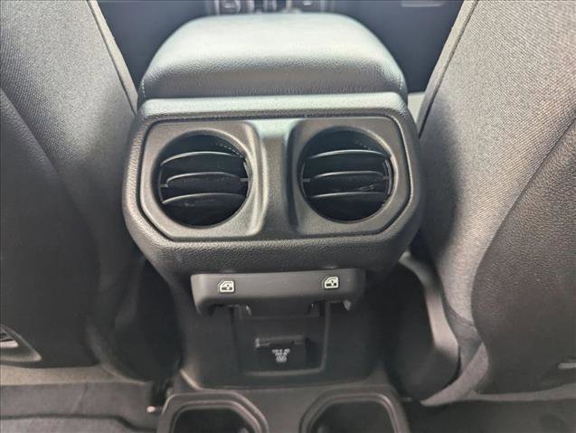 Used 2025 Jeep Wrangler Unlimited Rubicon AWD/4WD image 16