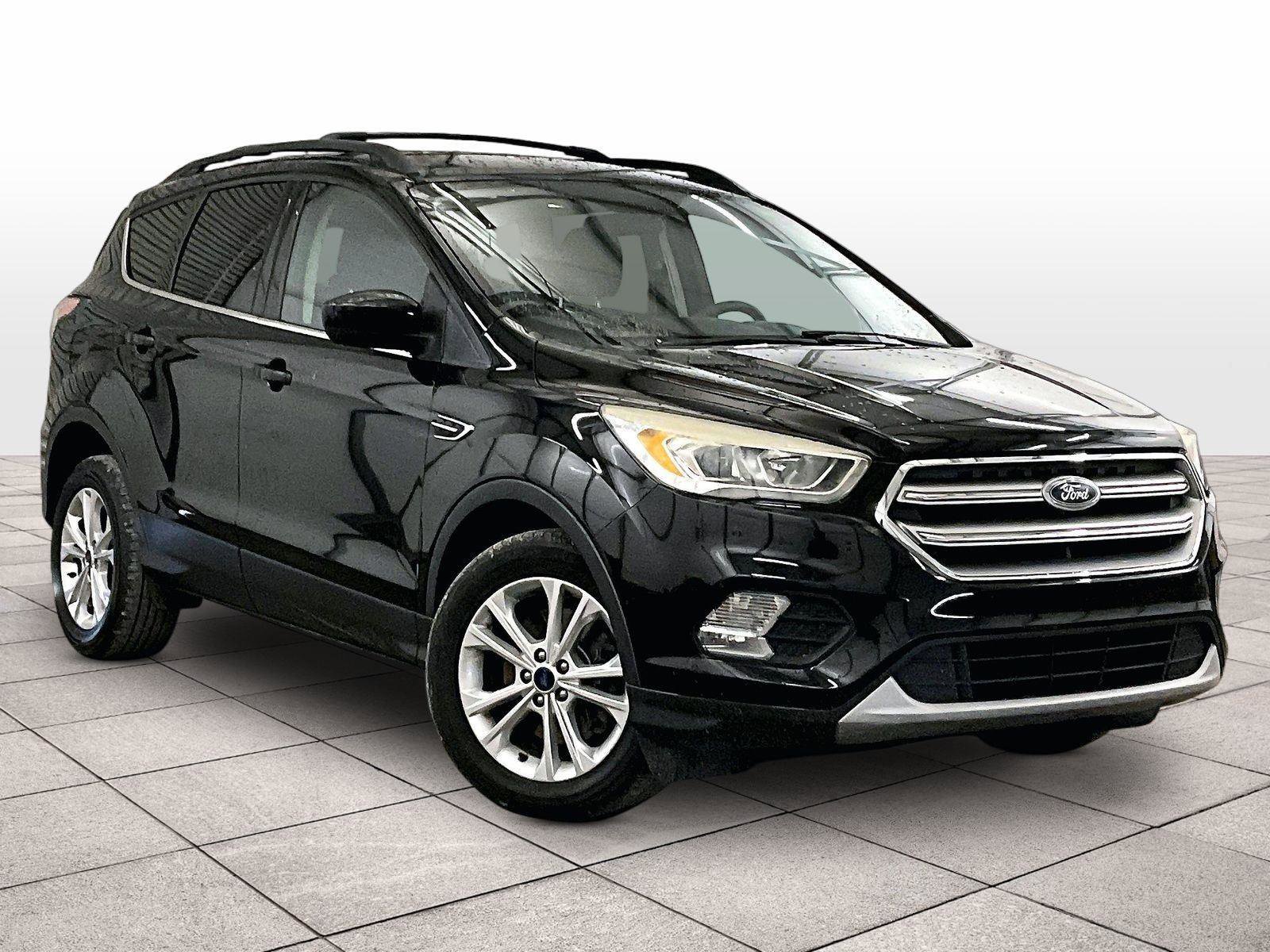 Used 2017 Ford Escape SE w/ Equipment Group 201A image 3