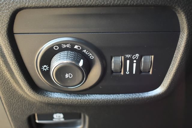 Used 2023 Jeep Grand Cherokee L Limited AWD/4WD image 21