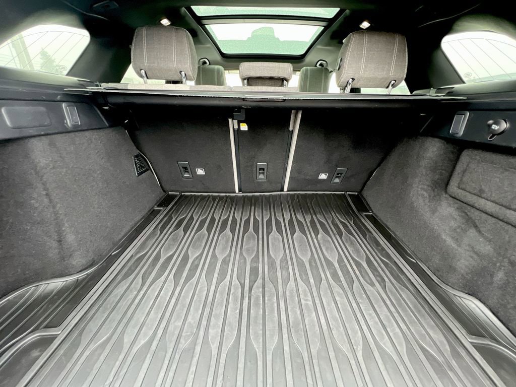 Used 2018 Land Rover Range Rover Velar image 21