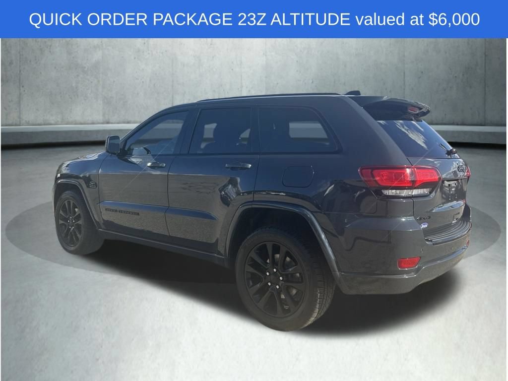 Used 2017 Jeep Grand Cherokee Altitude AWD/4WD image 3