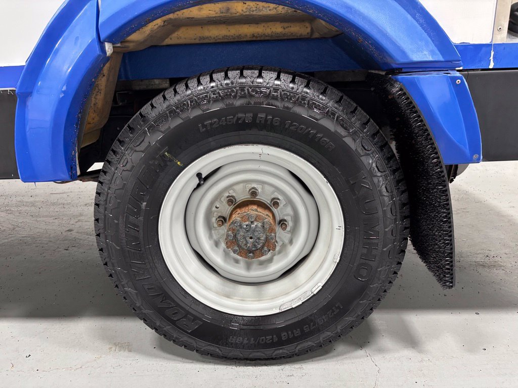 Used 2023 Ford E-350 and Econoline 350 Super Duty w/ Power Windows & Locks Group RWD image 54