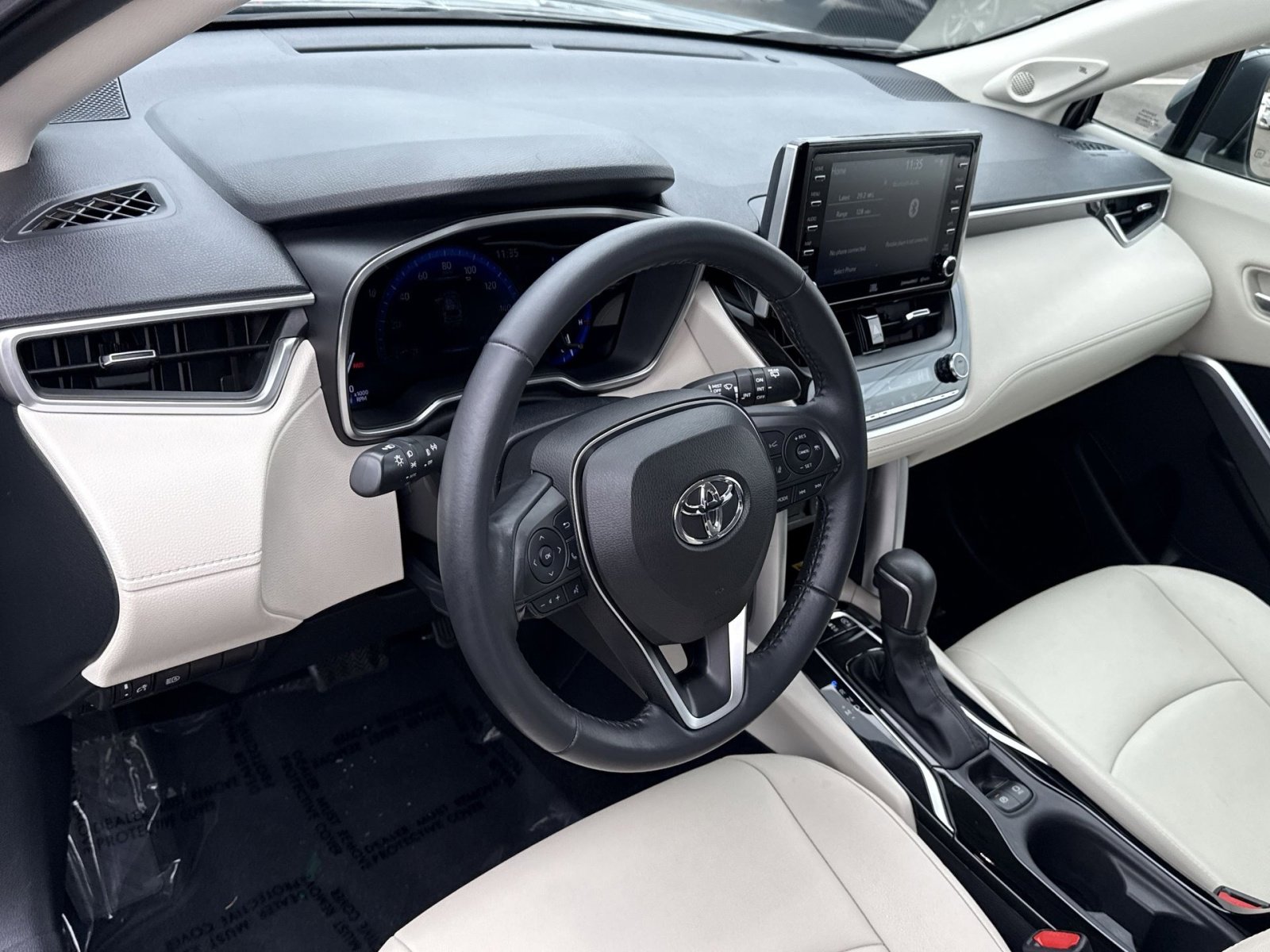 Used 2022 Toyota Corolla Cross XLE w/ Convenience Package image 16