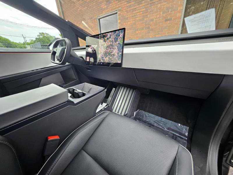 Used 2024 Tesla Cybertruck AWD Crew Cab image 66