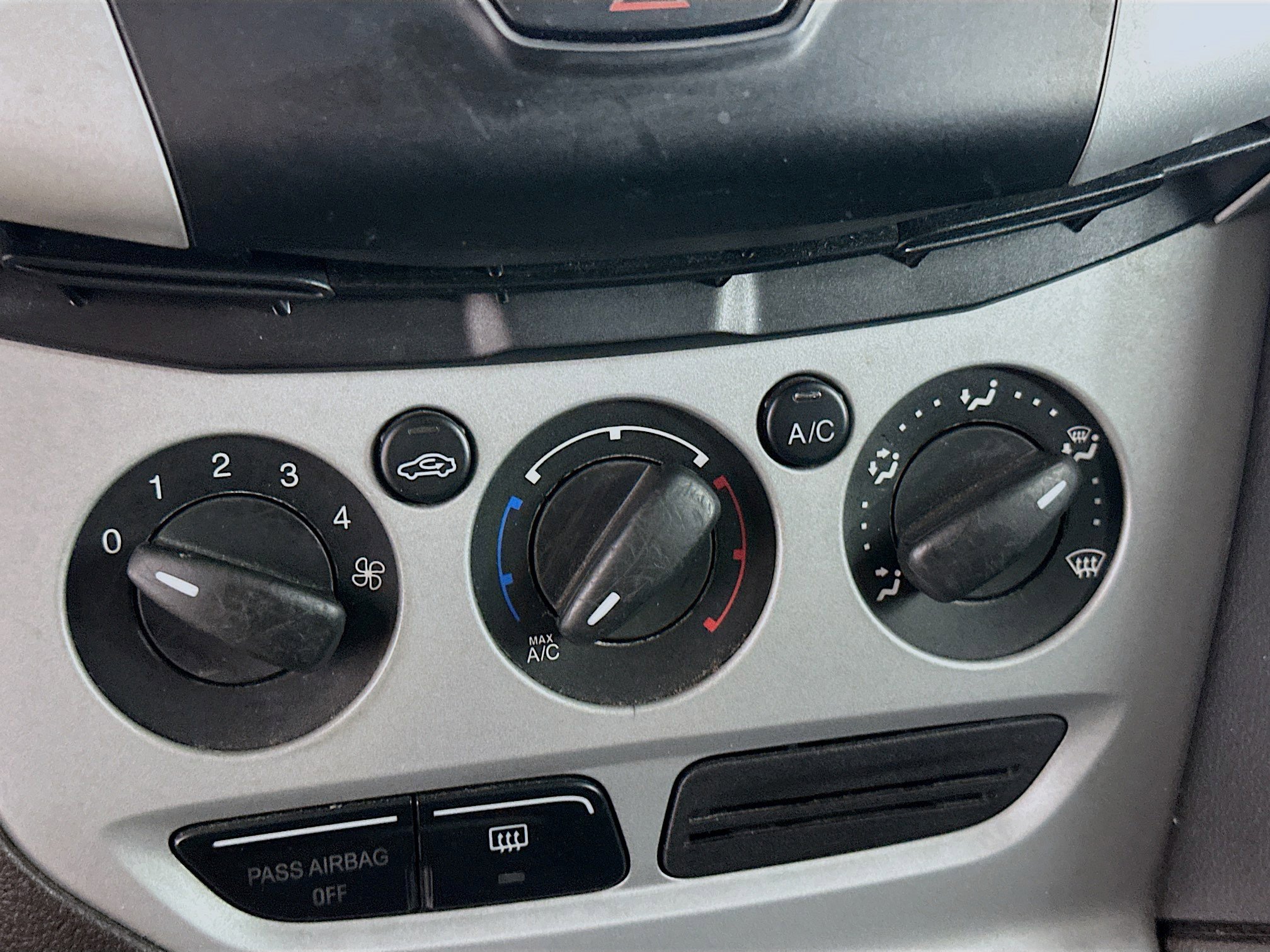 Used 2013 Ford Focus SE FWD image 21
