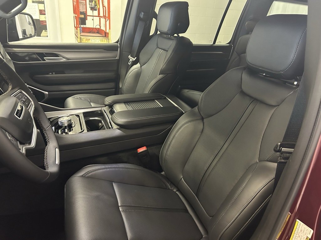 New 2025 Jeep Wagoneer L Series II image 7