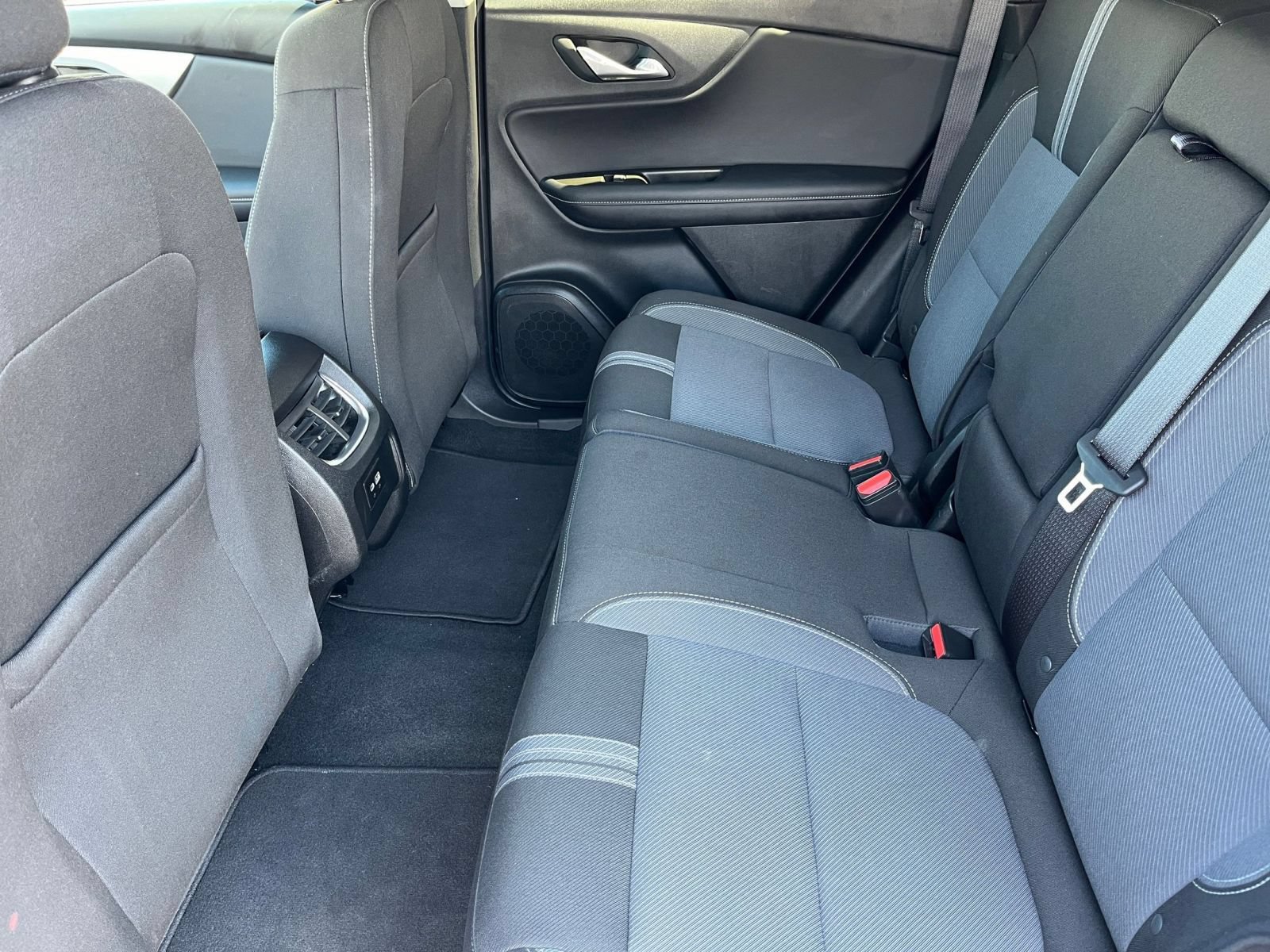 Used 2025 Chevrolet Blazer LT FWD image 29