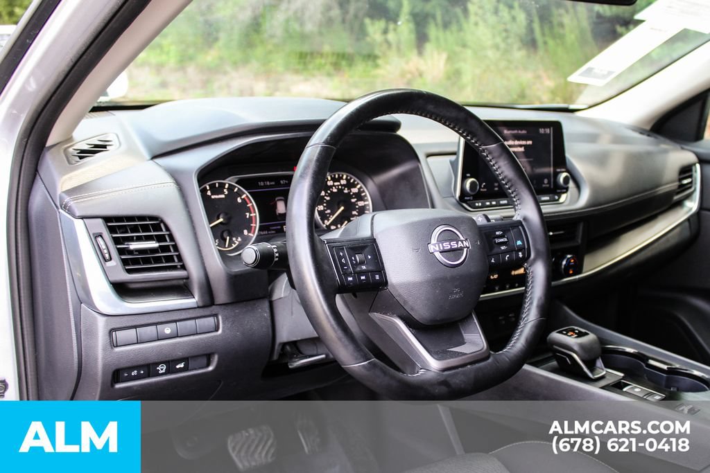 Used 2025 Nissan Rogue SV FWD image 21