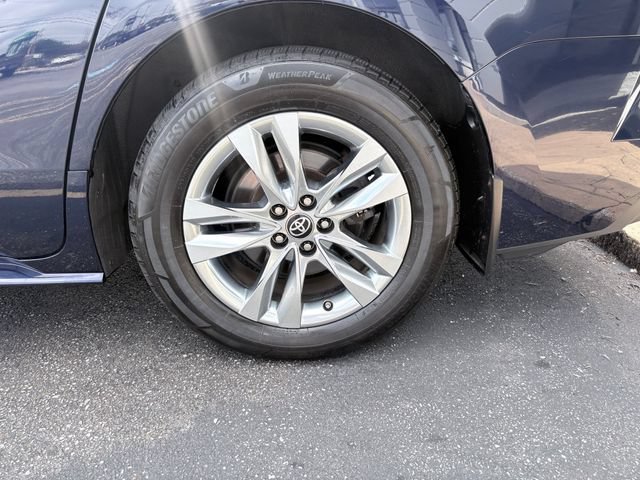 Used 2022 Toyota Sienna XLE w/ XLE Plus Package AWD/4WD image 11
