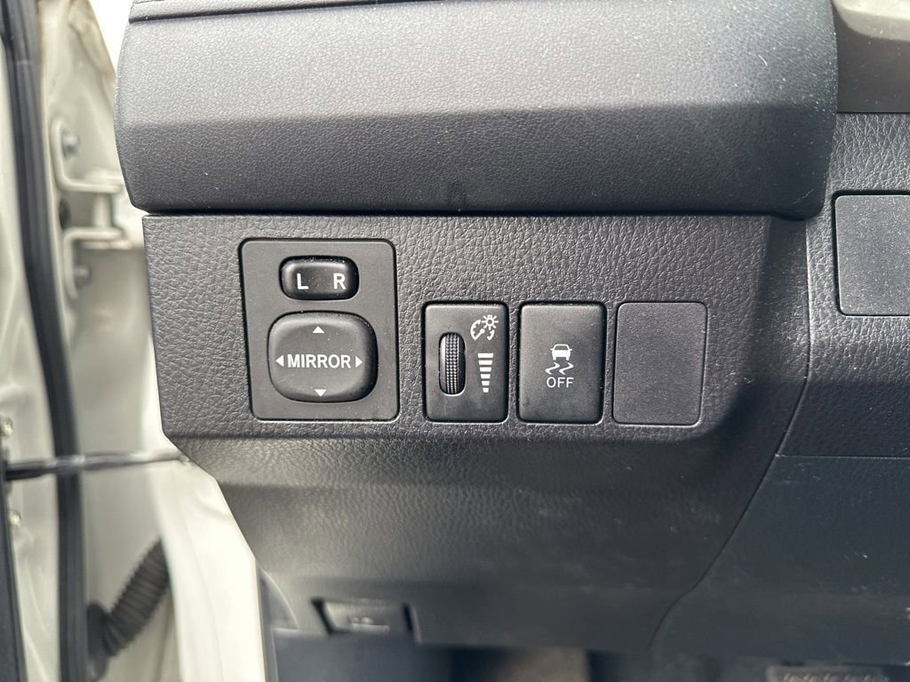 Used 2015 Toyota RAV4 LE image 17