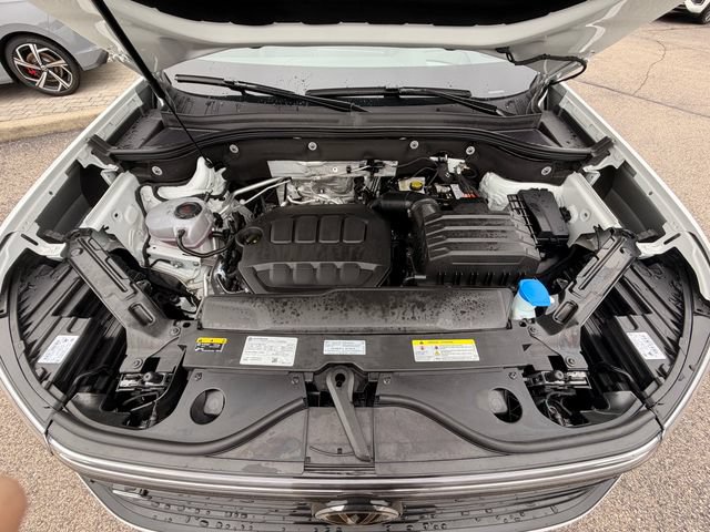Certified 2025 Volkswagen Atlas Cross Sport SEL R-Line AWD/4WD image 29