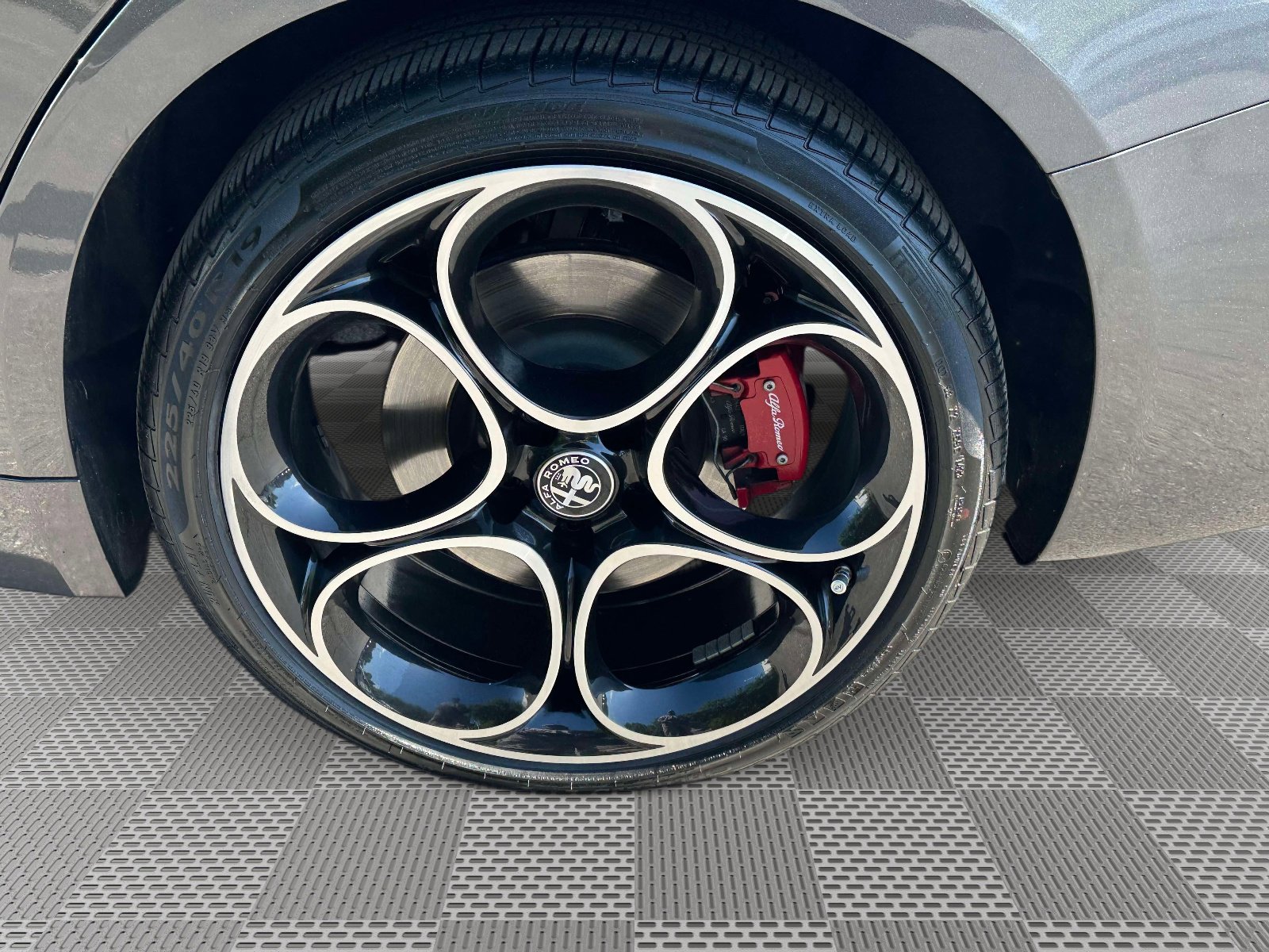Used 2024 Alfa Romeo Giulia Ti AWD/4WD image 34