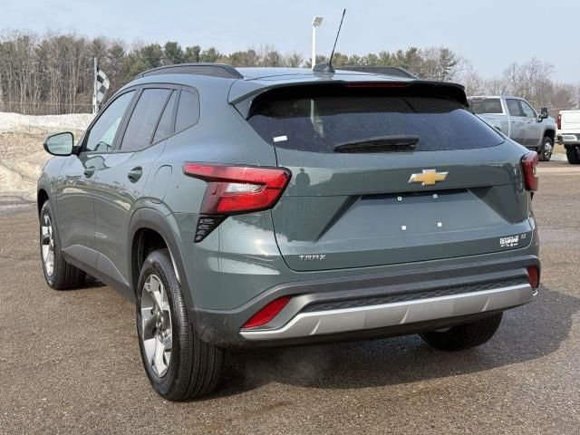 Used 2025 Chevrolet Trax LT FWD image 6