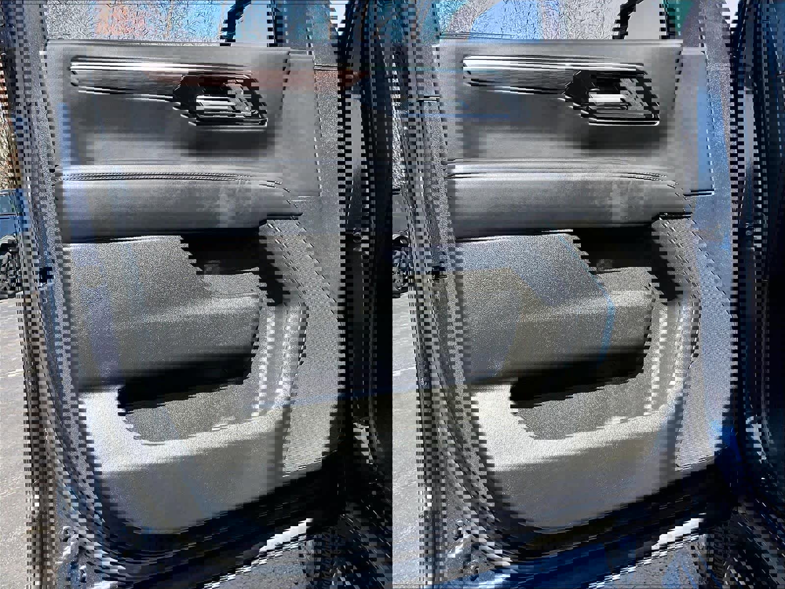 Used 2025 Chevrolet Tahoe LS image 9