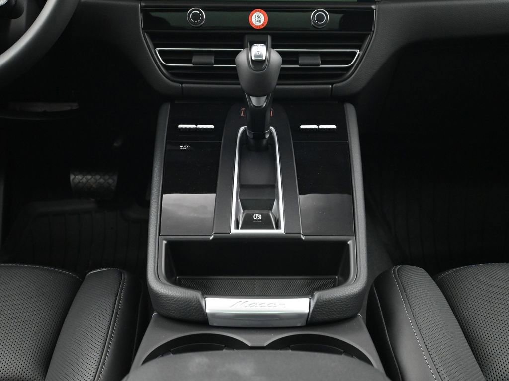 Certified 2026 Porsche Macan image 10