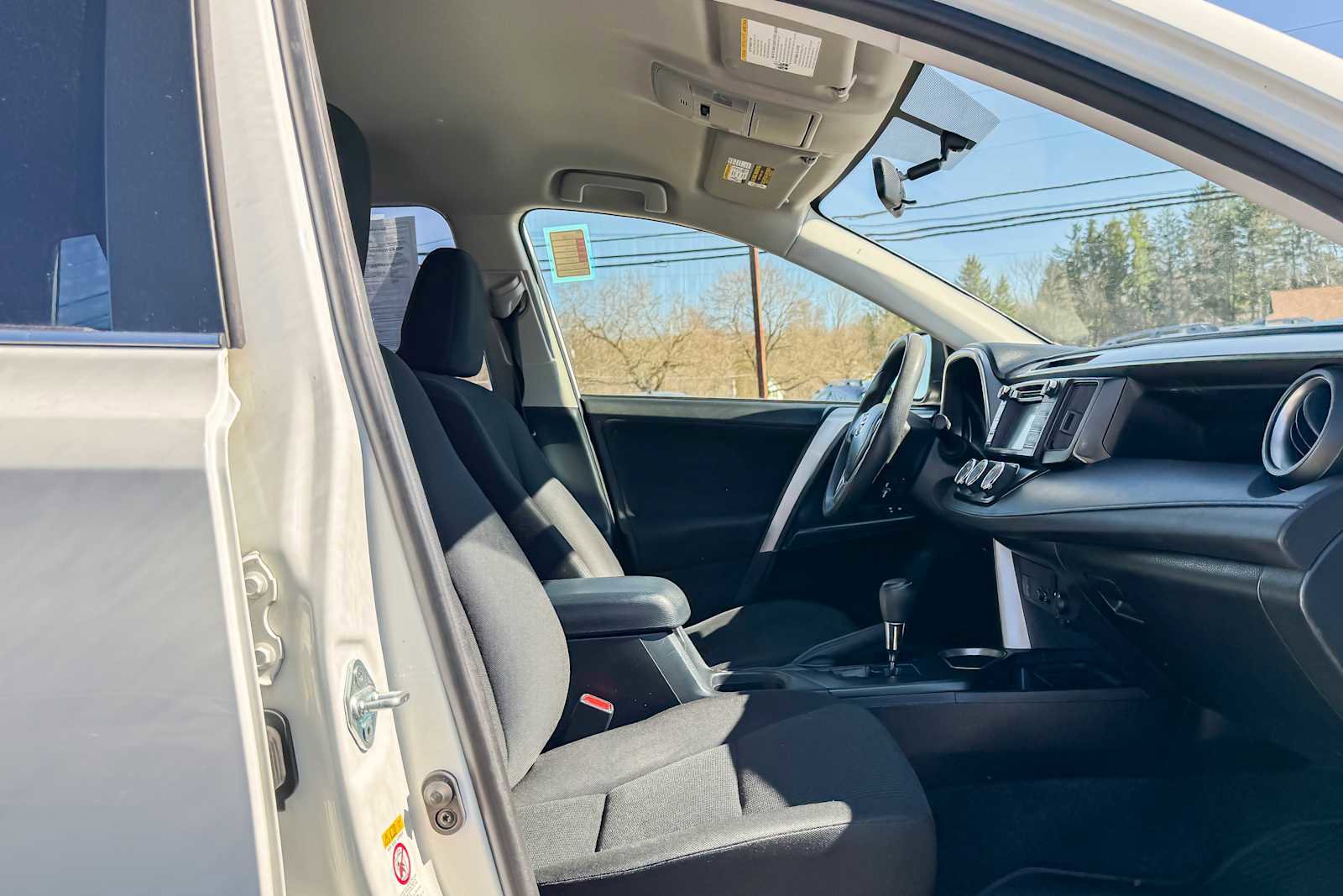 Used 2016 Toyota RAV4 LE image 9