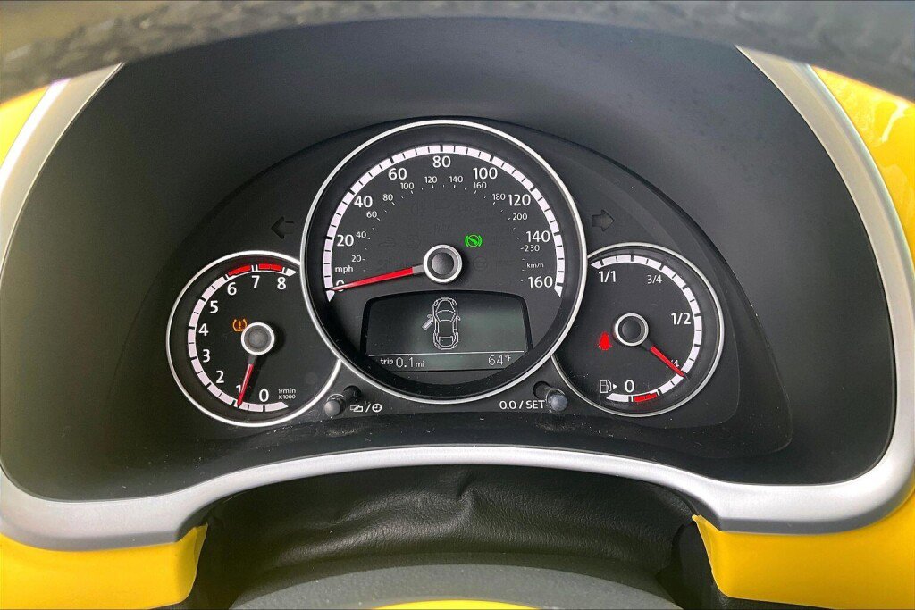 Used 2014 Volkswagen Beetle 1.8T FWD image 8