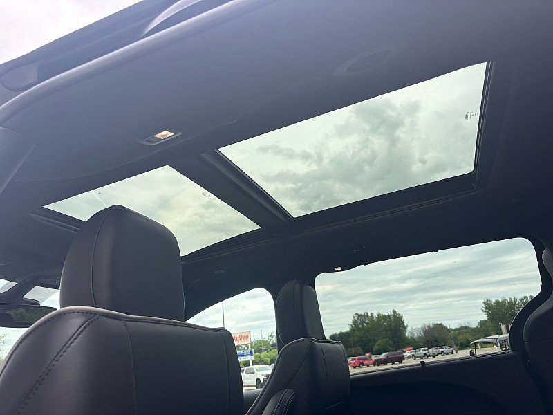 New 2027 Chrysler Pacifica Limited AWD/4WD image 12