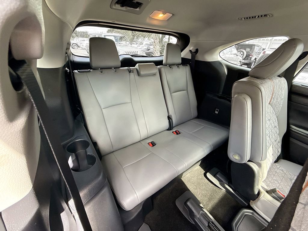 Used 2023 Toyota Highlander Bronze Edition FWD image 31