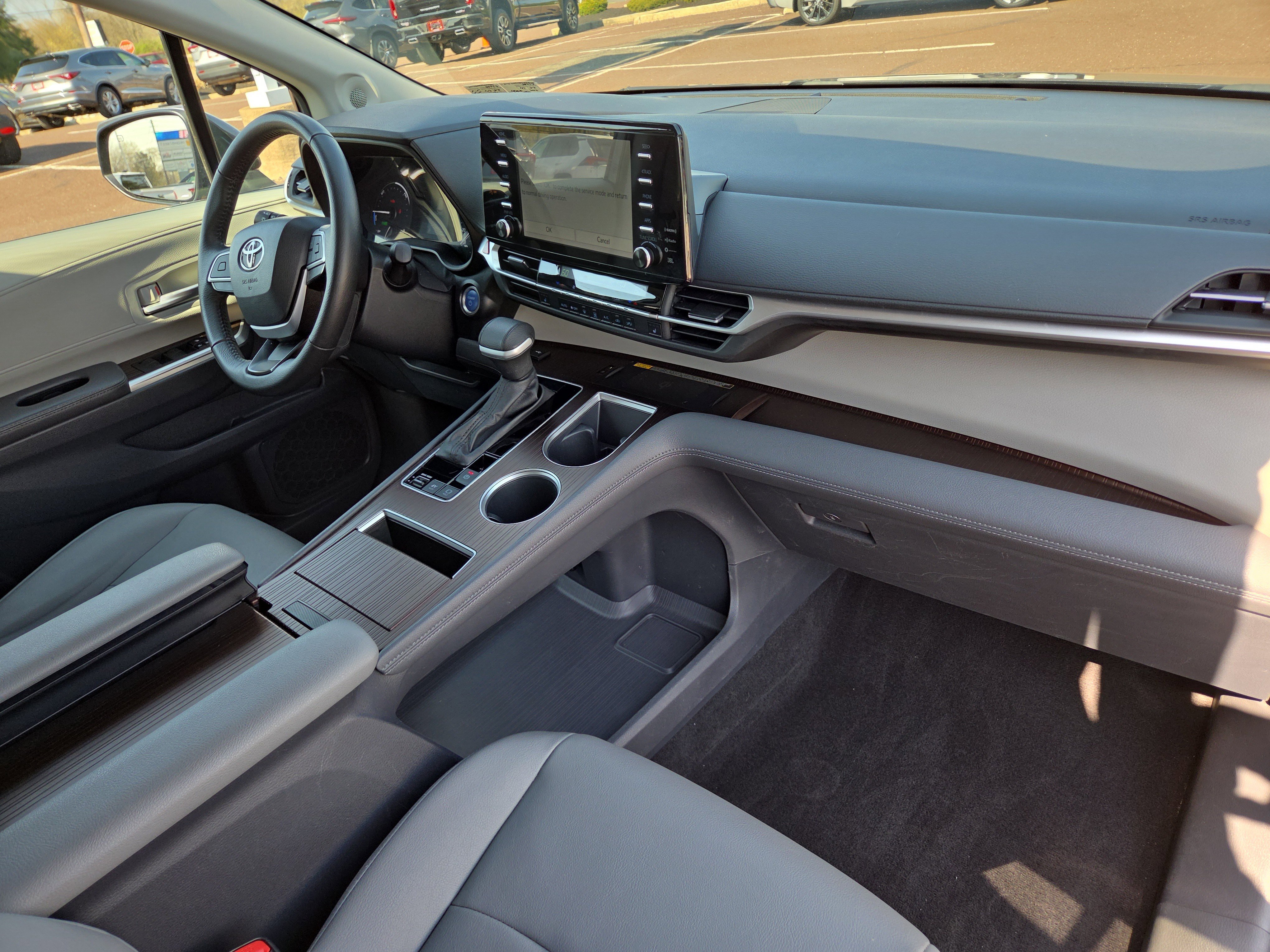 Used 2023 Toyota Sienna XLE w/ XLE Plus Package image 17