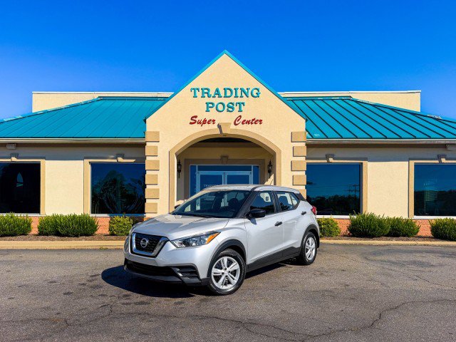 Used 2020 Nissan Kicks S FWD image 1