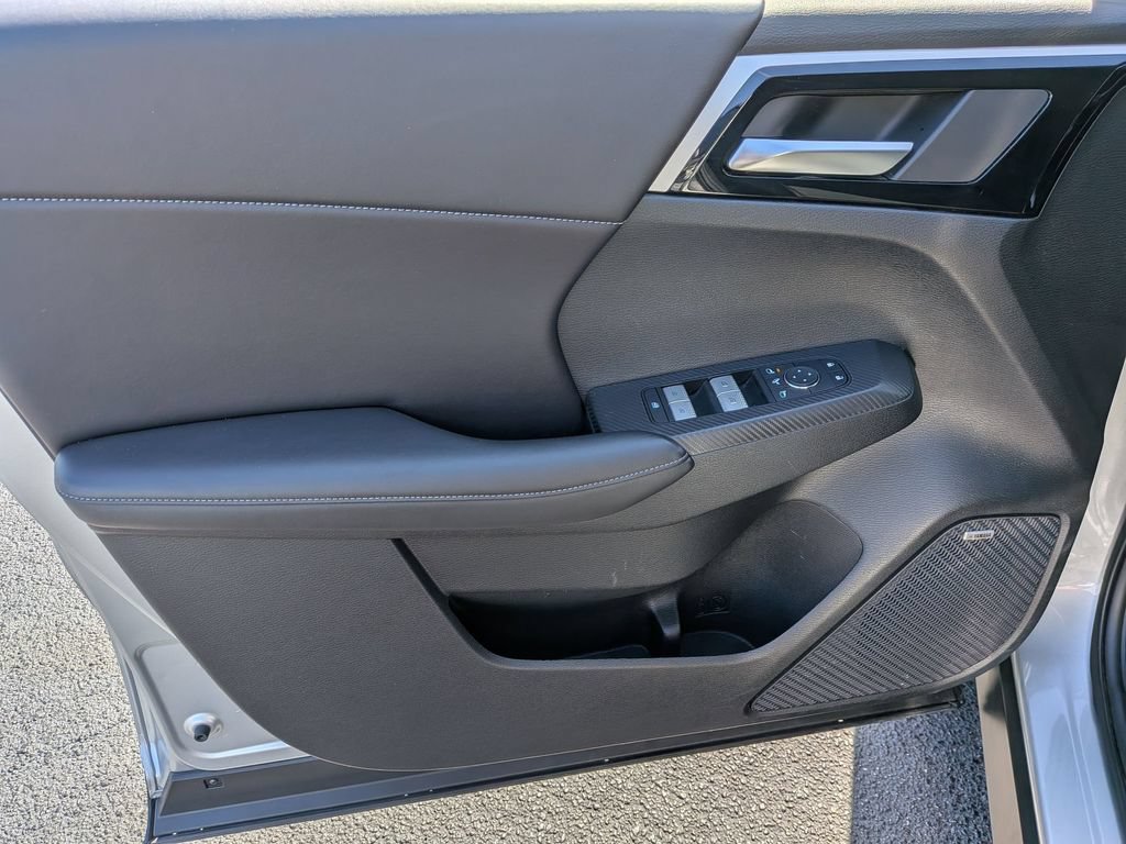 Used 2025 Mitsubishi Outlander SE AWD/4WD image 14